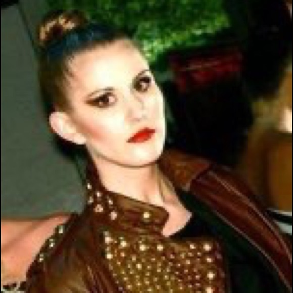 Meet your Posher, Chrissy - Picture 3 of 4